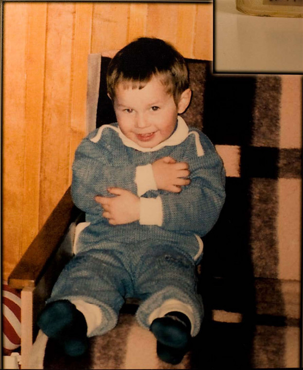 Kamil Stoch w wieku dwóch latek. Wygląda na spokojnego aniołka, ale był bardzo ruchliwym dzieckiem. Nie potrafił usiedzieć na miejscu. 
