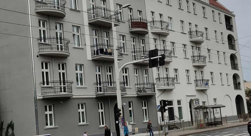 Na pierwszy rzut oka widać odnowione elewacje frontowe i wyremontowane balkony, ale to tylko część robót, jakie wykonano przy ul. Krakowskiej 25 i 27.