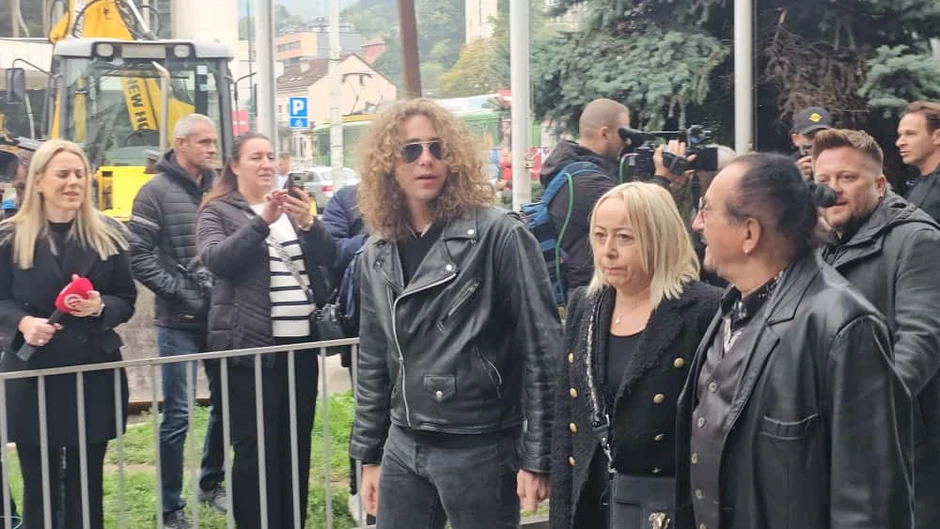 Željko Bebek sa porodicom, komemoracija Halid Bešlić