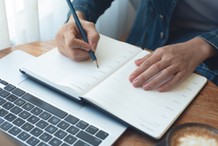 Wadliwe umowy cywilnoprawne? PIP radzi, do kiedy warto poczekać ze skargą