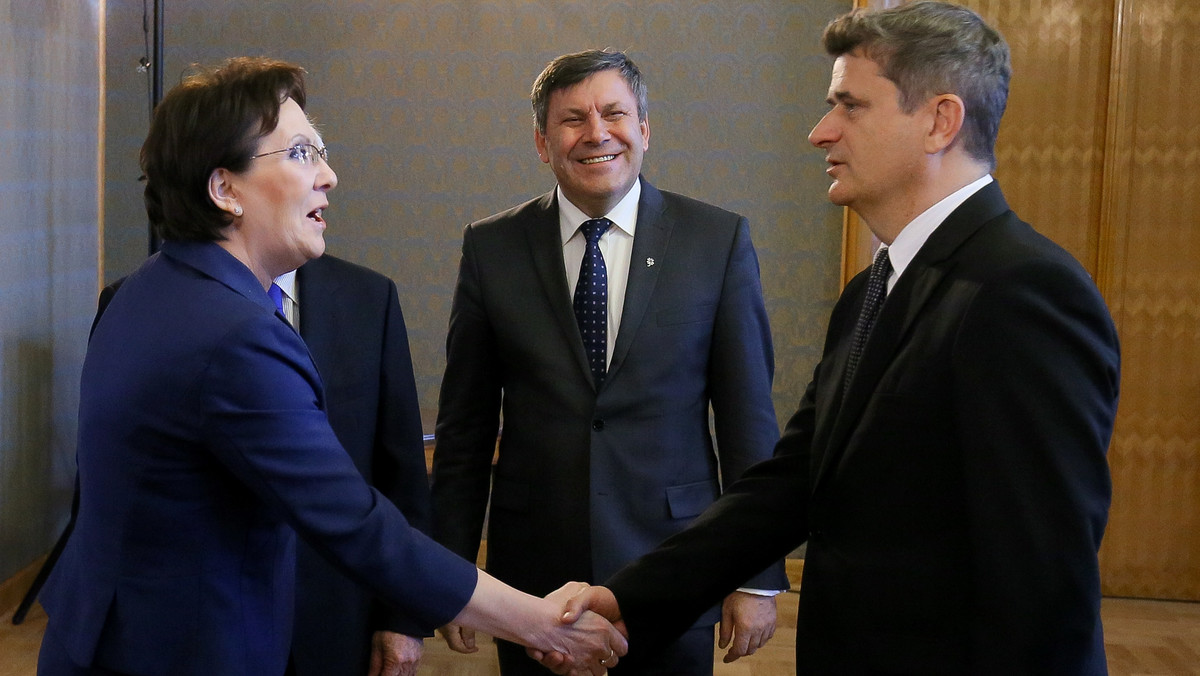 W ocenie lidera Twojego Ruchu Janusza Palikota spotkanie u premier Ewy Kopacz było bardzo konkretne. Jak powiedział, cieszy się szczególnie, że wśród tematów dalszych rozmów znalazła się kwestia ograniczenia kadencyjności w samorządach.