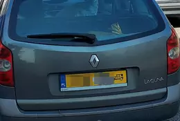 Renault Laguna II z żółtymi tablicami rejestracyjnymi. Lipne zabytki psują "rynek"