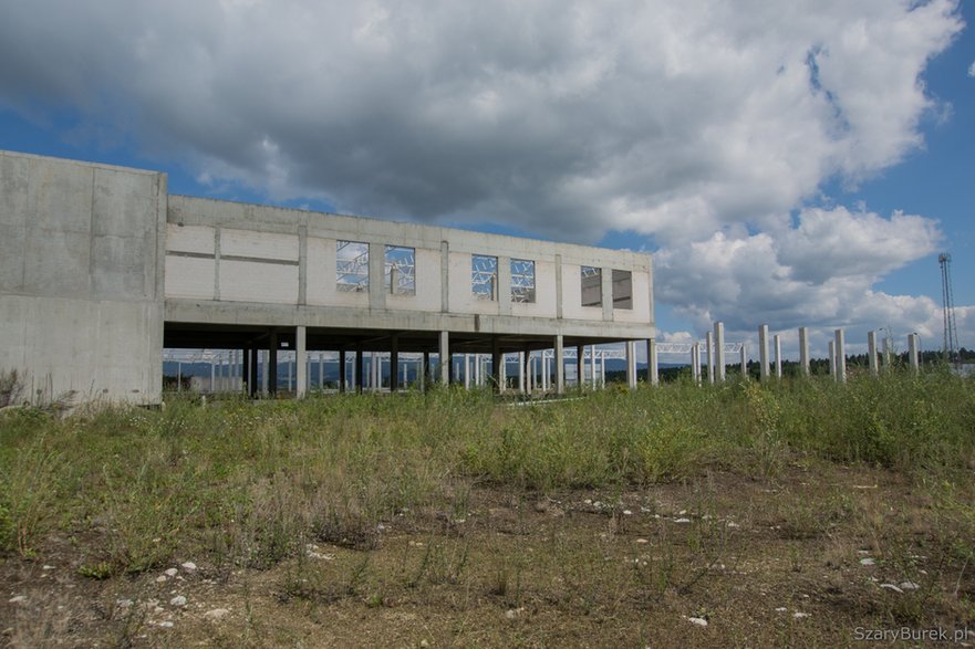 Niedokończone centrum handlowe, wrzesień 2022 r.