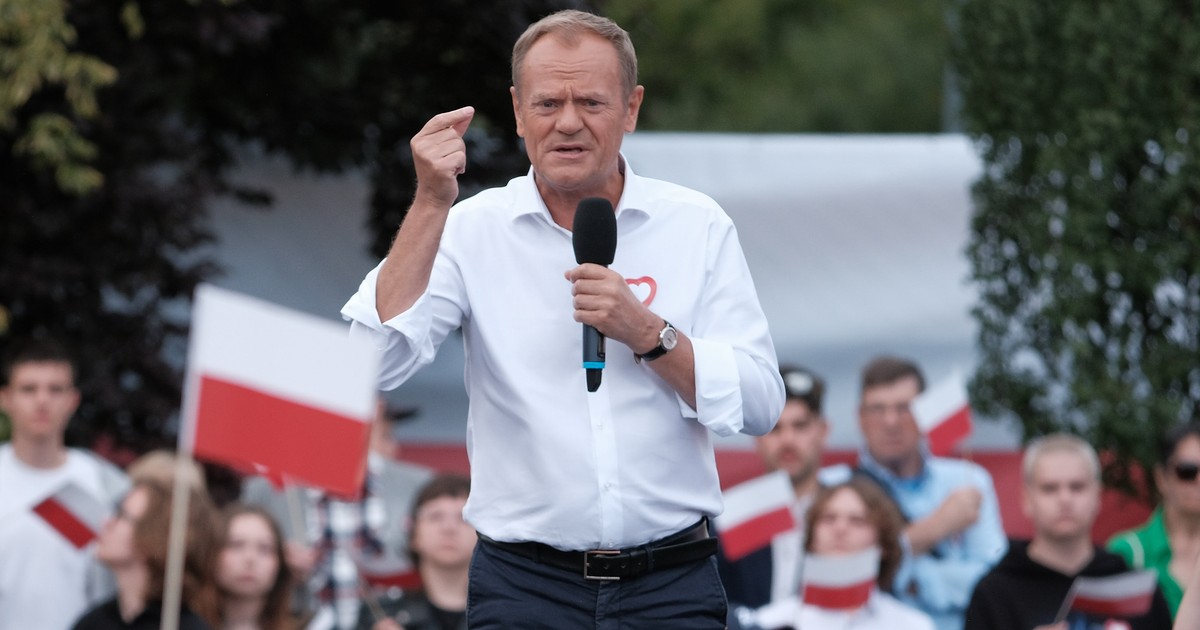 Donald Tusk o obietnicy PiS, pokazał zdjęcie sprzed lat. "Co ty Mateusz wiesz..."