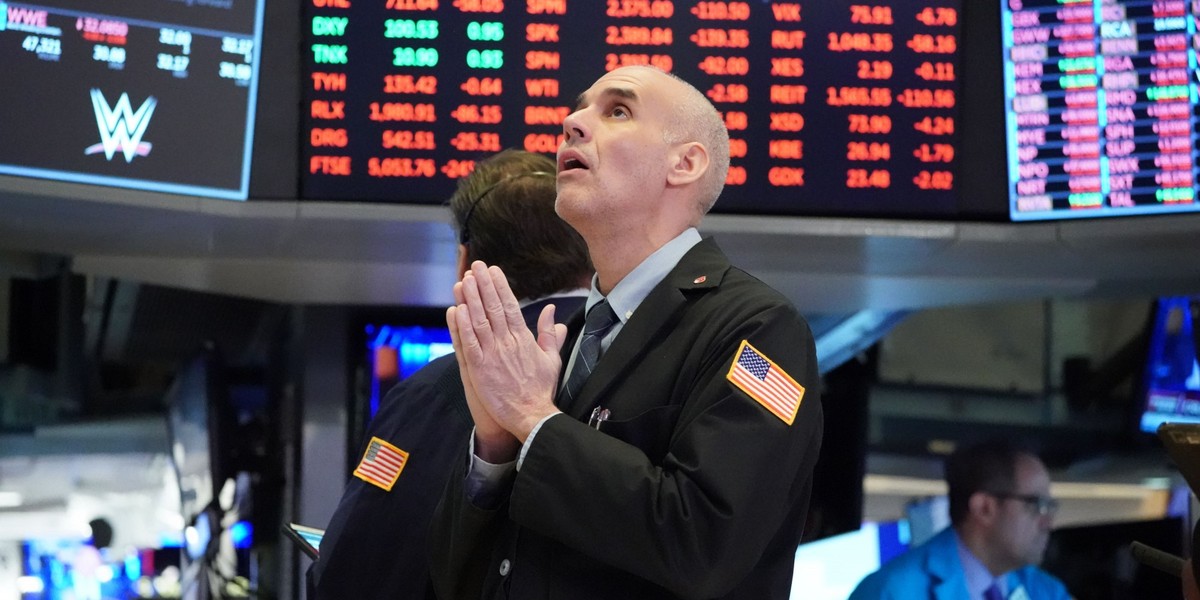 Dow Jones Industrial na zamknięciu stracił 410 pkt, czyli 1,84 proc. i wyniósł 21.917,16 pkt. W pierwszym kwartale indeks stracił ponad 22 proc., co jest największą procentową stratą w trzech pierwszych miesiącach roku w historii.