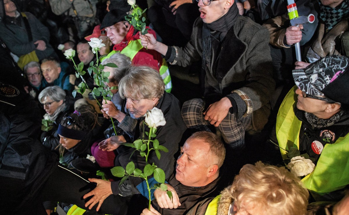 Obywatele RP podczas miesięcznicy