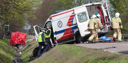 Tragiczny wypadek z udziałem karetki. Nie żyją dwie osoby, cztery są ranne