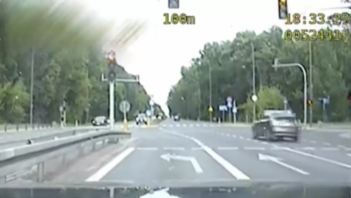 Kierowca Toyoty przejechał na czerwonym świetle