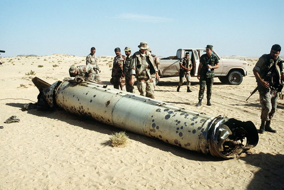 Iracka rakieta balistyczna Scud (produkcji radzieckiej) zestrzelona przez system Patriot (domena publiczna).