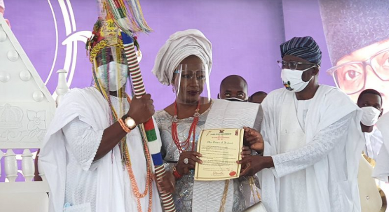 Governor Babajide Sanwo-Olu during the presentation of staff of office to the new Oniru of Iruland, Oba Omogbolahan Lawal. (Punch)