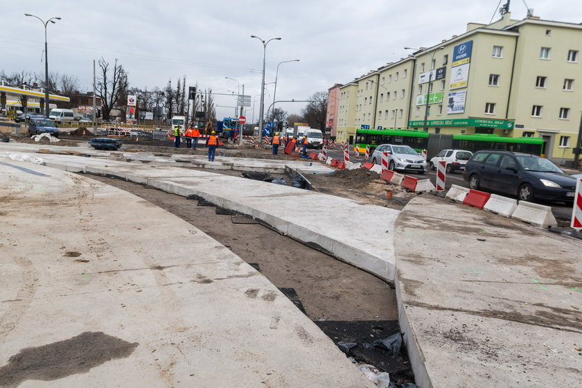 Kolejne opóźnienia przy przebudowie ulicy Dąbrowskiego
