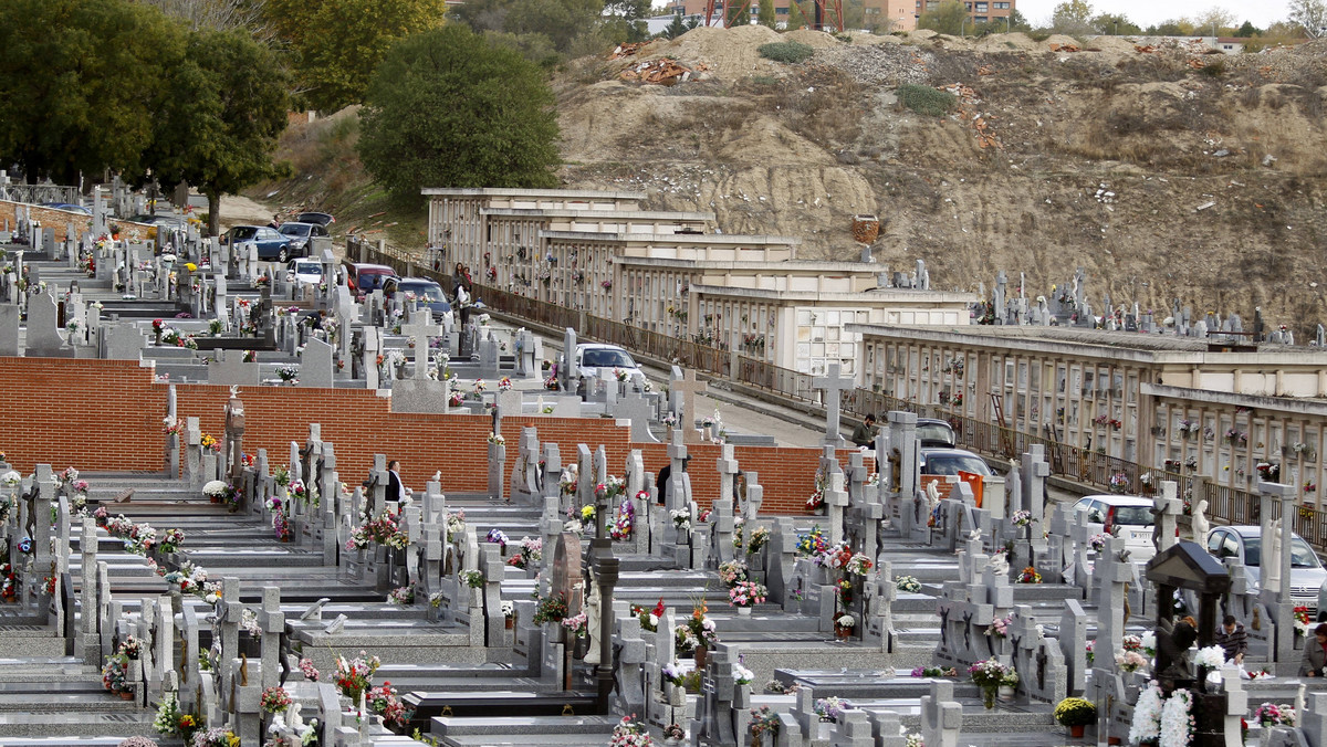 Chwile grozy w Saragossie. Seniorka zaczęła oddychać w trumnie na cmentarzu