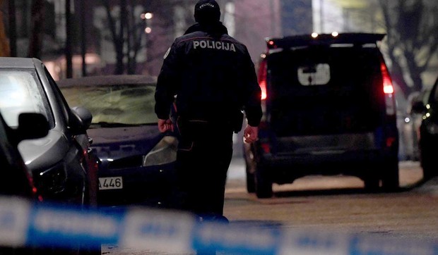 noćna crnogorska policija pokrivalica