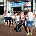 Zimne piwo i lody sprzedawały się jak ciepłe bułeczki. Kwiecień dał zarobić sklepikarzom

