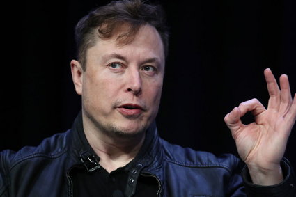 Akcje Tesli podskoczyły po tym, jak Elon Musk ogłosił, że ustępuje z funkcji prezesa Twittera