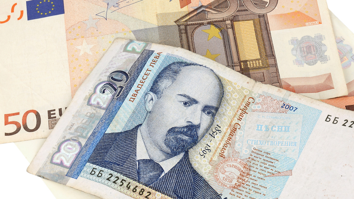 Bułgaria wkrótce zmieni swoją walutę na euro, zapowiedział szef europejskiej komisji ds. gospodarczych i finansowych Pierre Moscovici, dodając jednak ostrożnie, że "nie wolno nam się spieszyć" z tym procesem, pisze Bjarke Smith-Meyer z POLITICO.