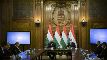 Itt van Orbán Viktor bejelentése: így hosszabbítja meg a kormány a hitelmoratóriumot