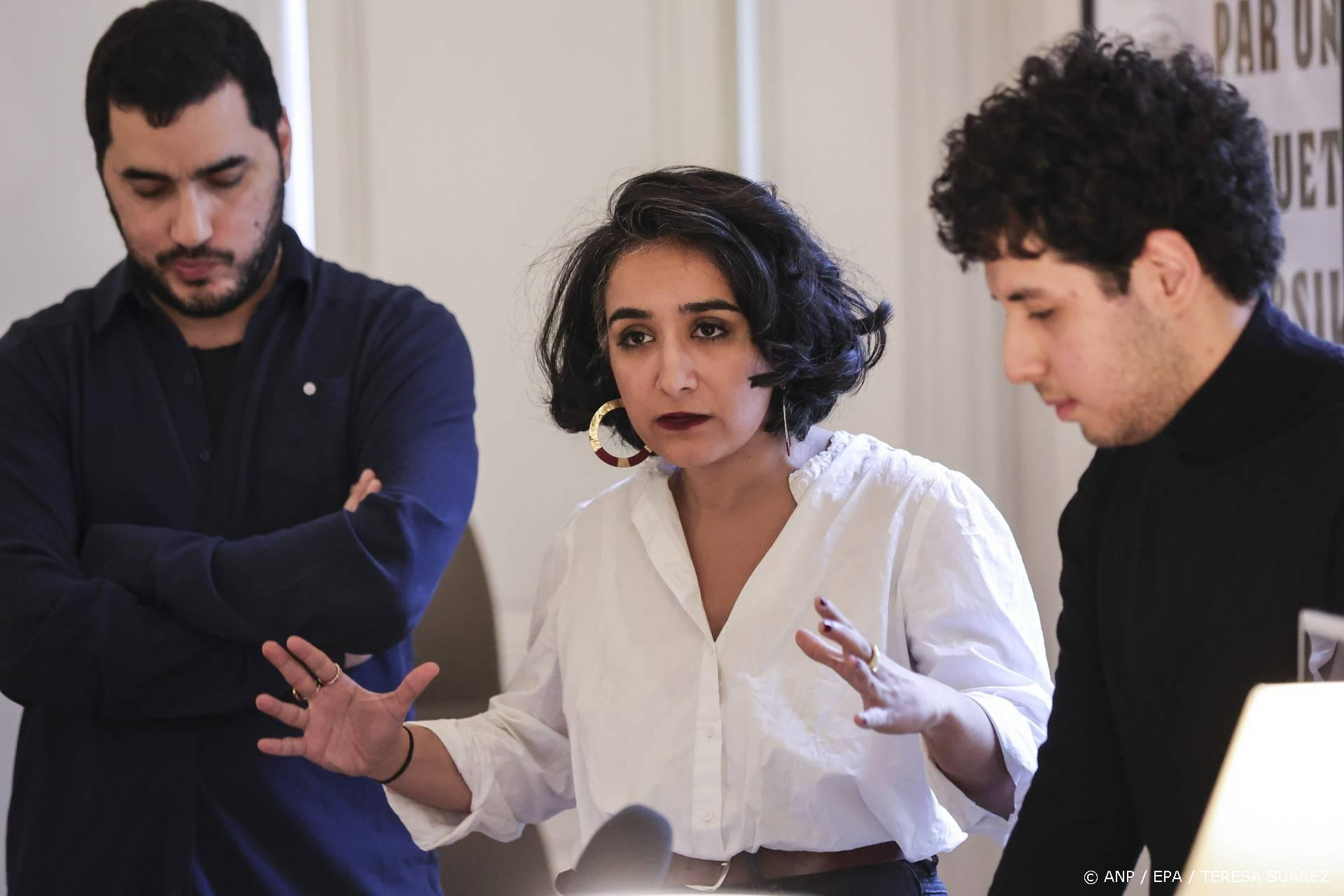 Nobelprijswinnares Mohammadi gewelddadig gearresteerd tijdens een herdenkingsdienst