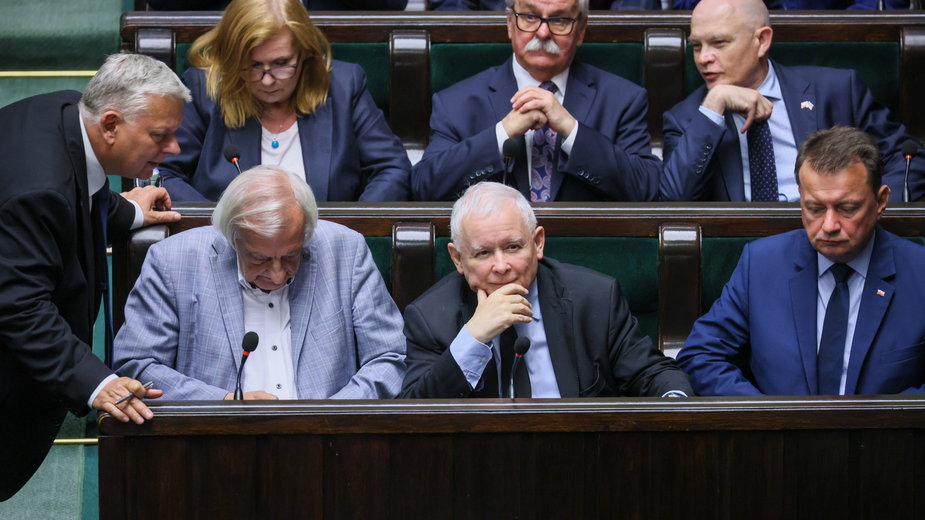Jarosław Kaczyński i posłowie PiS na posiedzeniu Sejmu, 7.07.2022.