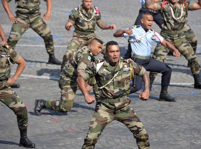 Żołnierze jednostek specjalnych prentują swoje ćwiczenia