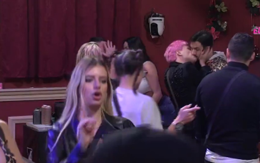 Uroš poljubio Filipa