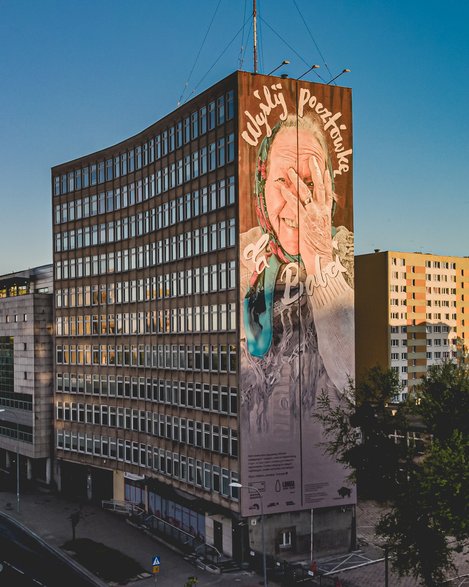 Mural "Wyślij pocztówkę do Babci" z kolejną nagrodą. Pani Eugenia rozczula!