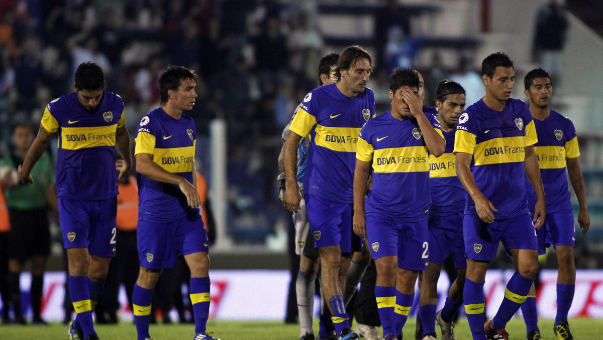 Piłkarze Boca Juniors Buenos Aires wywołali skandal, wdając się w bójkę z kibicami Tigres na klubowym parkingu.