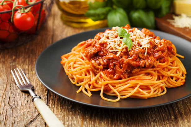 Spaghetti to niejedyny rodzaj makaronu, który pasuje do sosu bolońskiego.