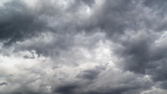 Továbbra is marad az őszi, szürke időjárás hazánkban, a nap csak rövid dőre bújhat elő /Fotó: Northfoto/