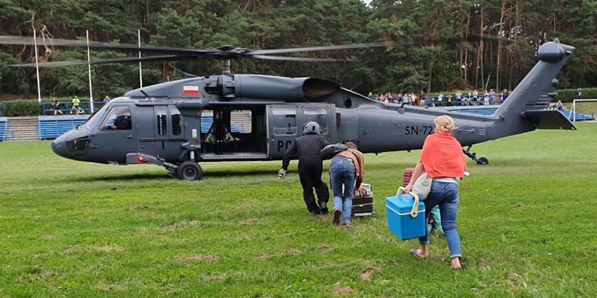 Policyjni lotnicy przetransportowali serce do przeszczepu. Wykorzystali Black Hawka.