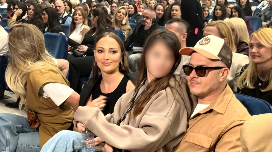 Aleksandra Prijović priča sa ćerkom Saleta Tropika