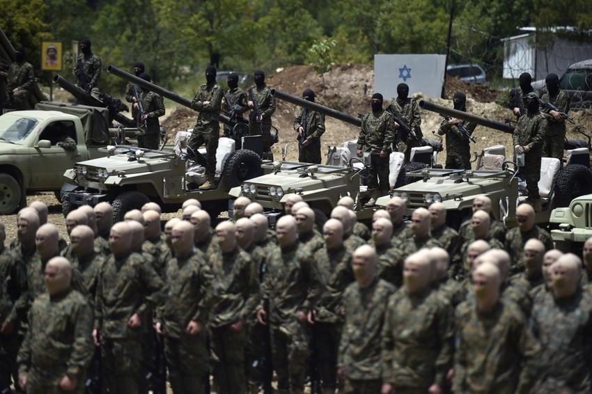 Borci Hezbolaha tokom turneje u jednom od kampova otpora u selu Aramta na jugu Libana 21. maja