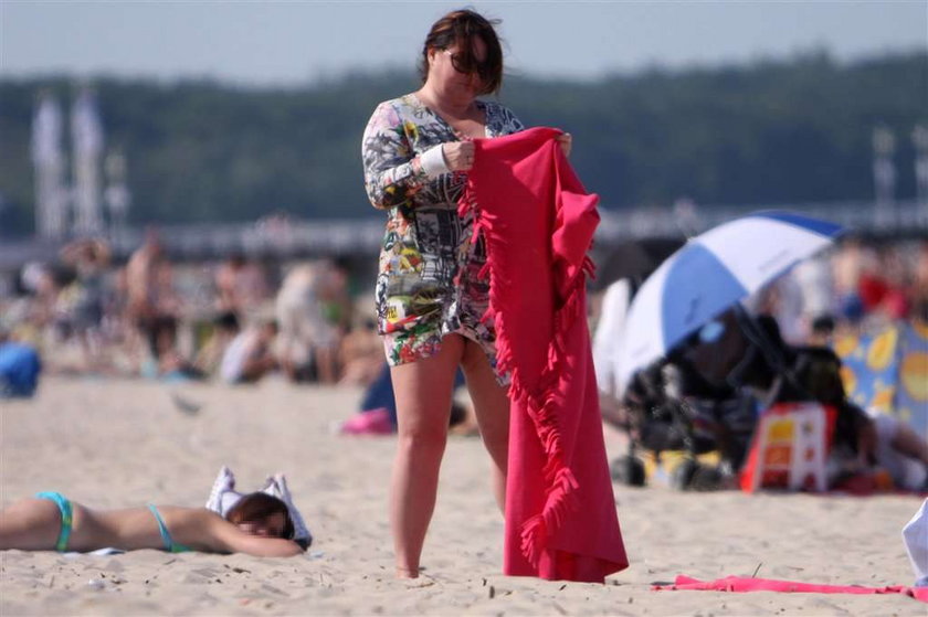 Tak Kasia smaży się na plaży. FOTO