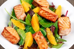 Jak zdrowo się odżywiać, zamawiając jedzenie na wynos?