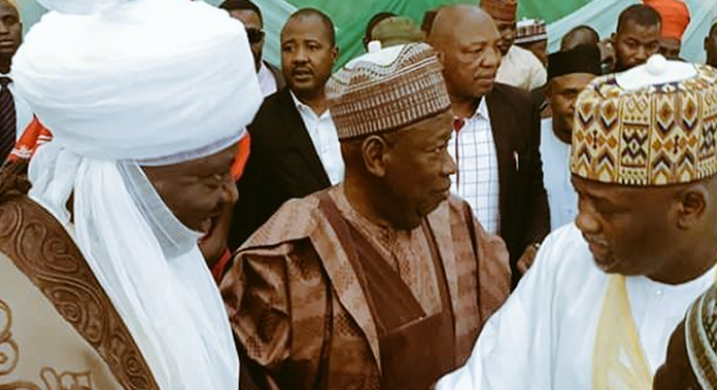 Governor of Kano State, Abdullahi Ganduje (Muddle) has presented a letter of appointment to the new Emir of Kano, Alhaji Aminu Ado Bayero. (Left) (Punch)