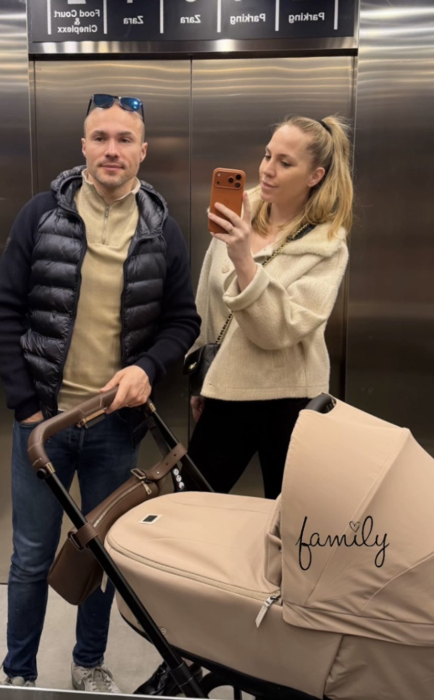 Aleksandar Sofronijević i Kosana u šetnji sa ćerkom