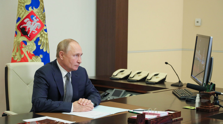 Vlagyimir Putyin az országa vezető tisztségviselőivel egyeztett a gazdasági helyzetet illetően / Fotó: Getty Images