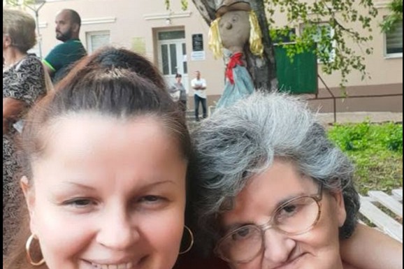 OVO JE MAJKA MALE CANE Bila ponosna na zeta koji je 41 godinu stariji od njene ćerke: "Uvek ga je dočekaala"
