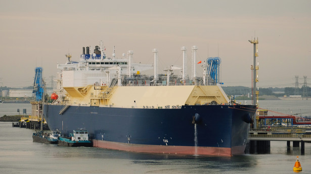 Tankowiec LNG w porcie w Rotterdamie