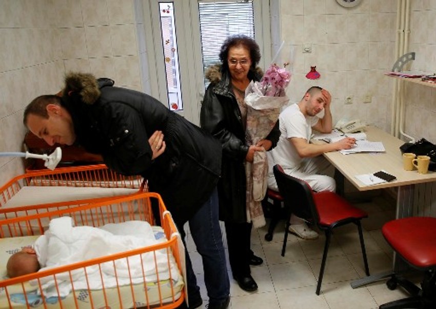 Baka Zorica sa sinom i unukom 