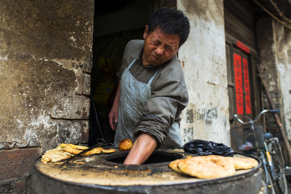 Zwycięzca w kategorii "Nowy Talent - reportaż uliczny" - Zhu Jingyi  (Chiny) - Piekarz z Jiangsu, Chiny 