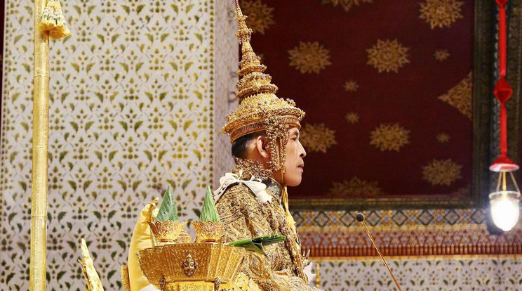 X. Ráma thai király Németországban 20 lánnyal tölti idejét a koronavírus alatt. /Fotó:NorthFoto