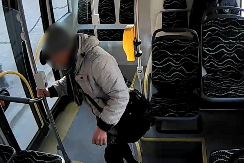 79-latka pozostawiła w autobusie oszczędności. Ukradł je bezdomny mężczyzna