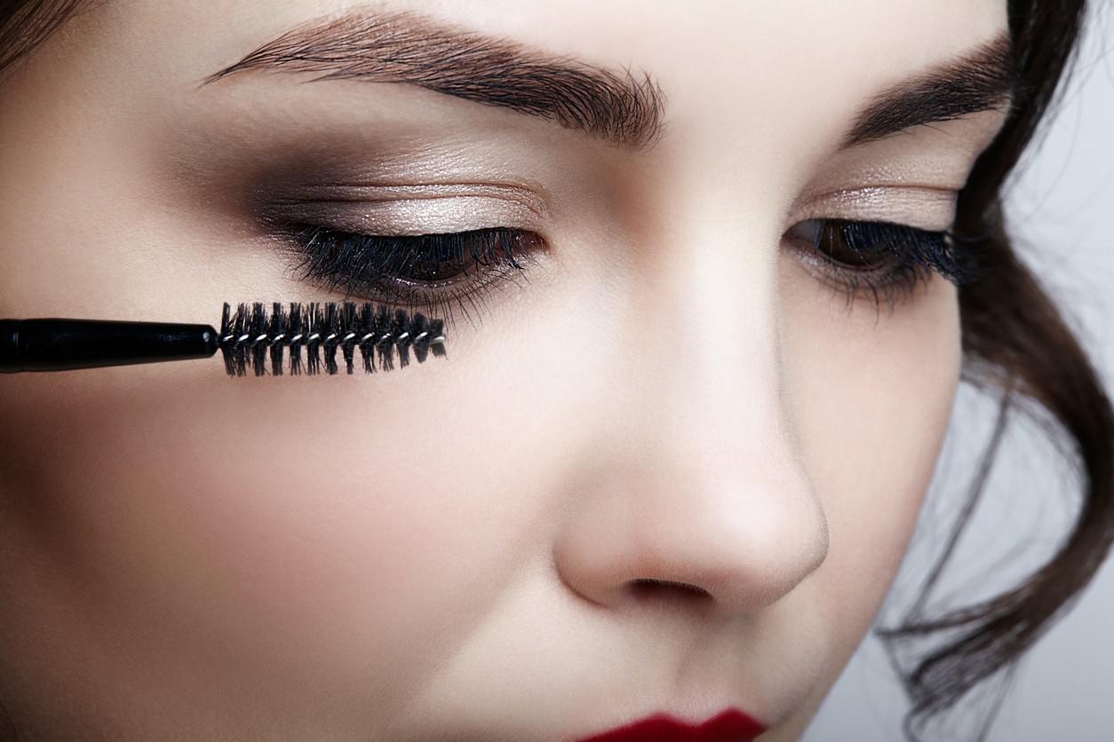 Na dramatické líčenie či smokey eyes je čierna špirála absolútnou klasikou. 