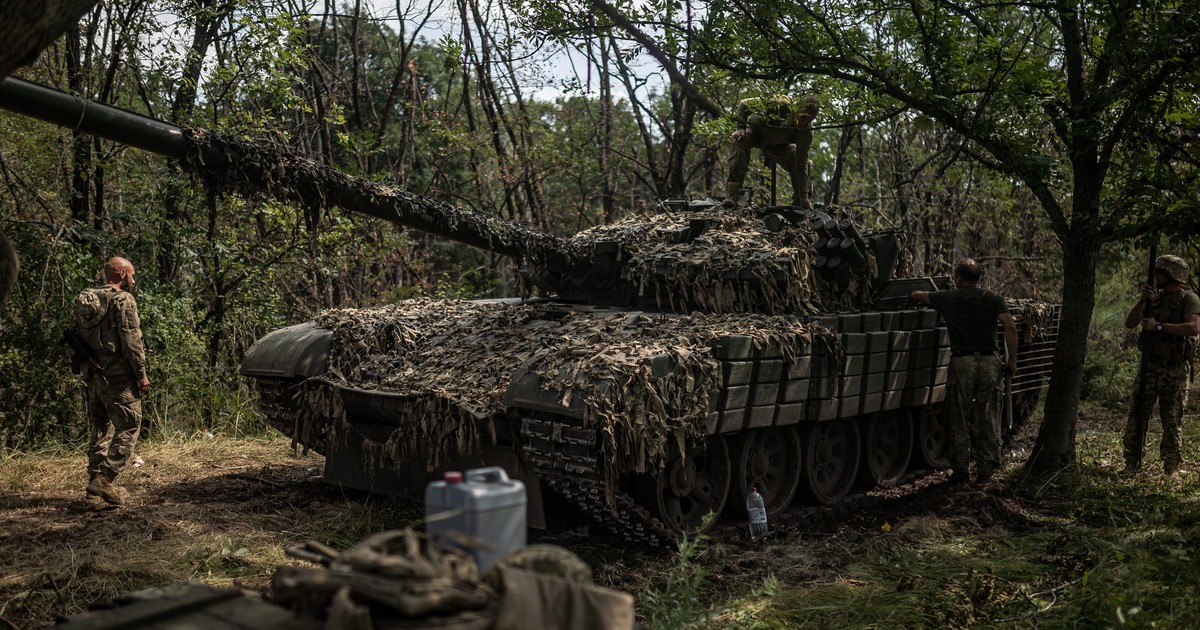 A 'decoy arms race' is playing out in Ukraine, where deception is ...