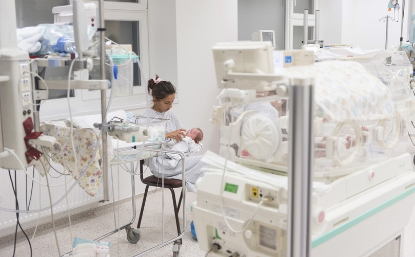 DZIEŃ WCZEŚNIAKA. Mali wojownicy w szpitalu Jósa András w mieście Nyíregyháza na Węgrzech