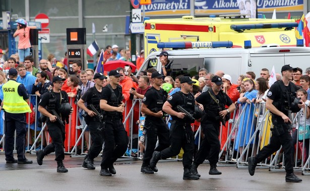 Uzbrojony mężczyzna zatrzymany i skuty na krakowskim Rynku. To... ochroniarz prezydenta Panamy