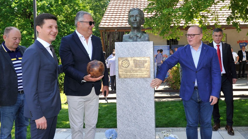 Hugo Buli - doneo prvu fudbalsku loptu u Beograd