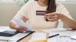 556 milionów długu młodych polaków. zetki wpadają w spiralę coraz szybciej