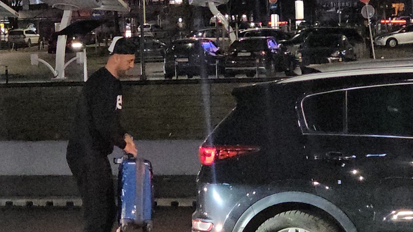 Silviju Nedeljković muž sačekao na aerodromu